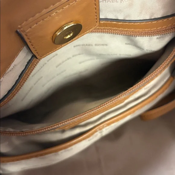 Michael Kors Marina Large Drawstring Tote – Vanilla Signature ⚓️